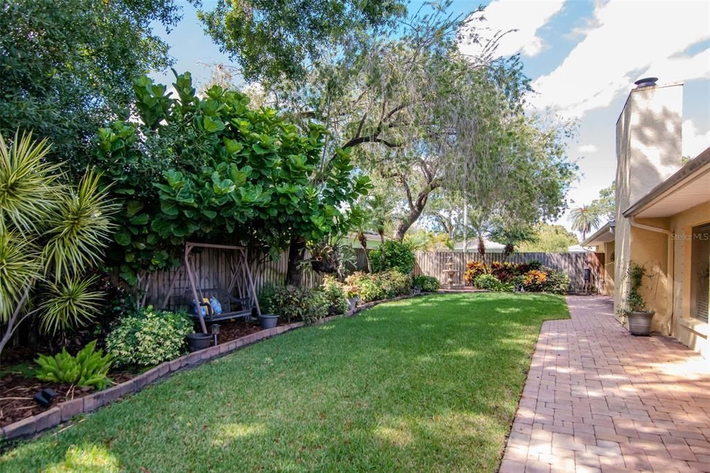 合同活跃: $800,000 (4 贝兹, 3 浴室, 3027 平方英尺)