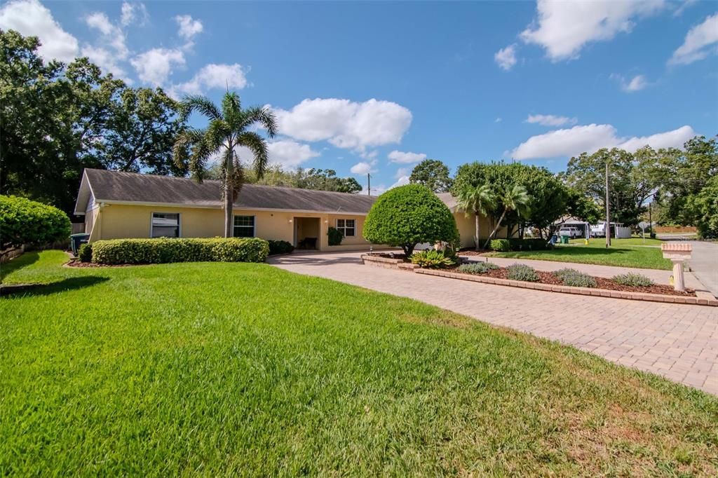 合同活跃: $800,000 (4 贝兹, 3 浴室, 3027 平方英尺)