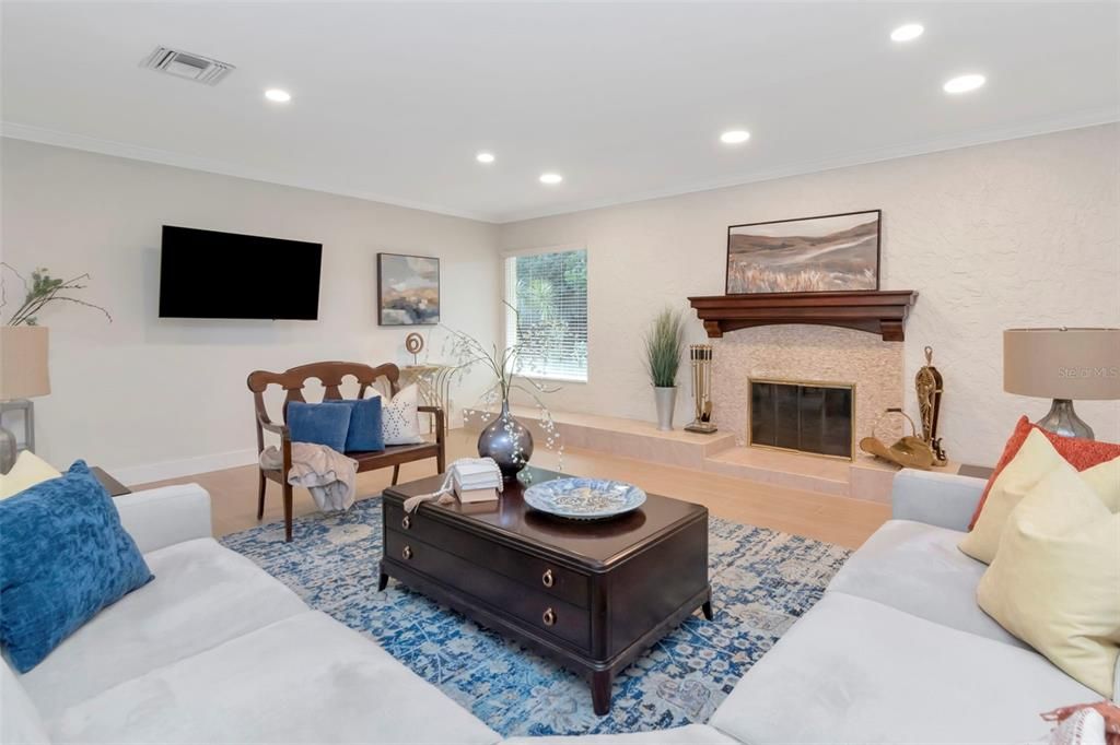 合同活跃: $800,000 (4 贝兹, 3 浴室, 3027 平方英尺)