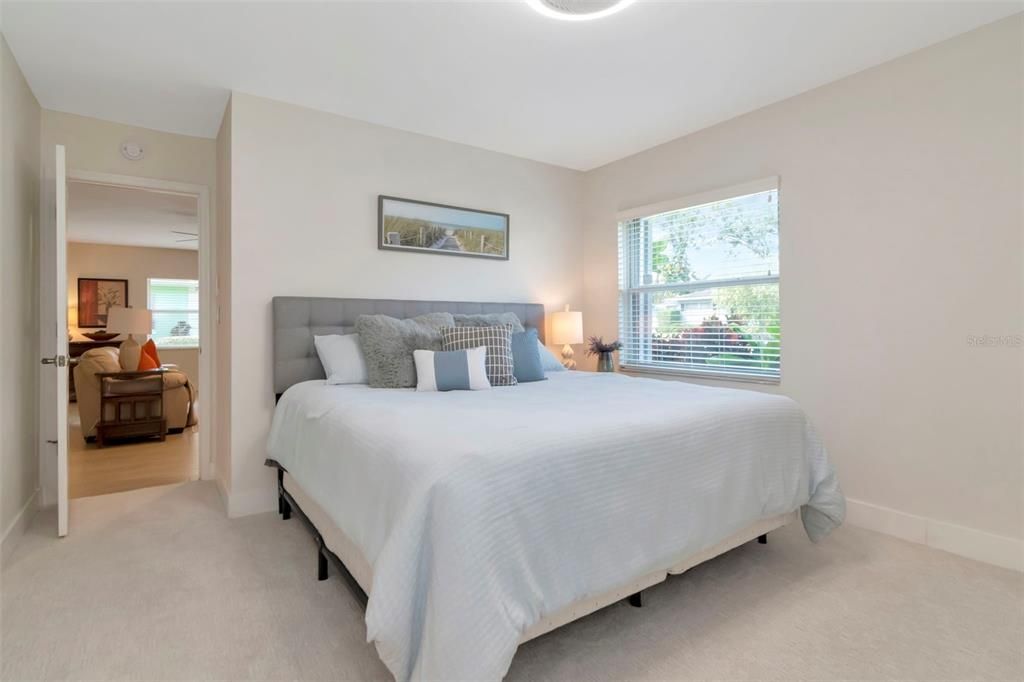 合同活跃: $800,000 (4 贝兹, 3 浴室, 3027 平方英尺)