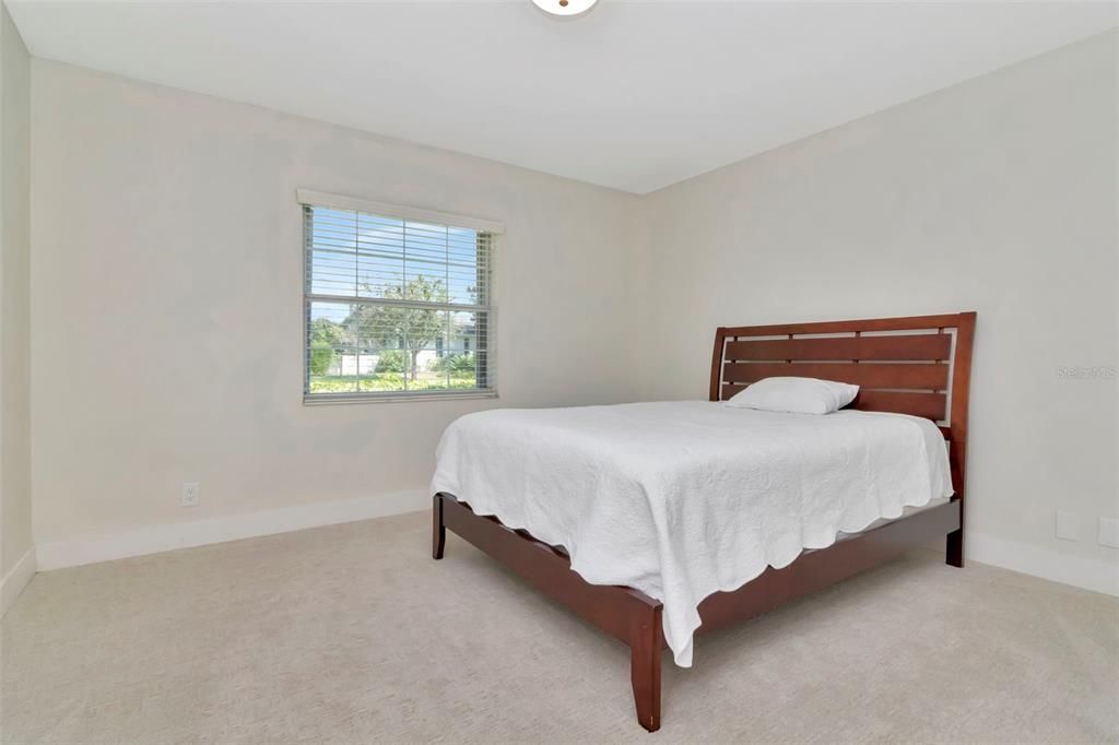 合同活跃: $800,000 (4 贝兹, 3 浴室, 3027 平方英尺)