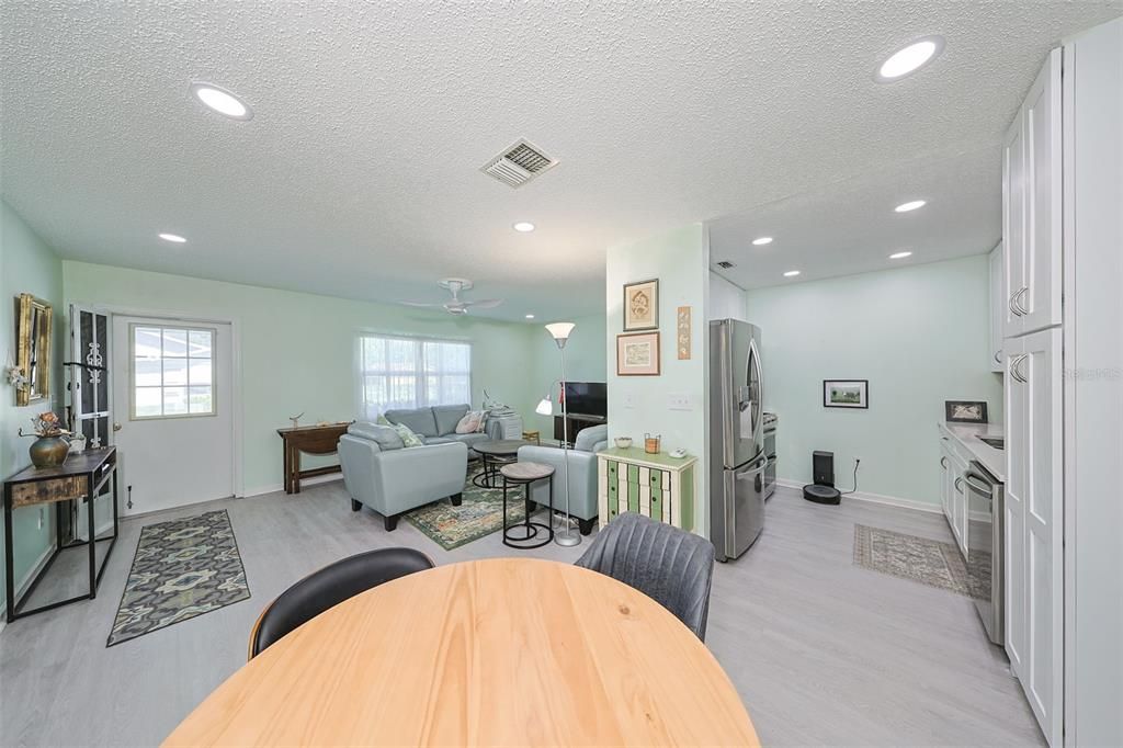 For Sale: $139,000 (1 beds, 1 baths, 960 Square Feet)