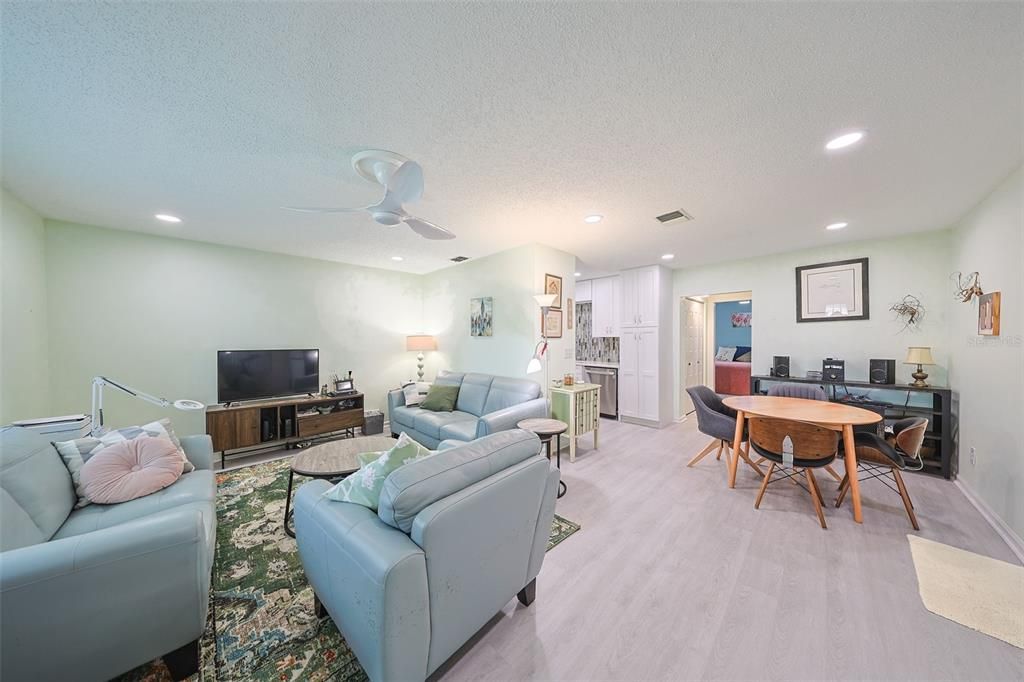 For Sale: $139,000 (1 beds, 1 baths, 960 Square Feet)