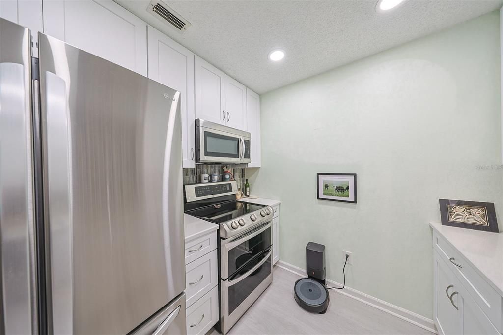 For Sale: $139,000 (1 beds, 1 baths, 960 Square Feet)