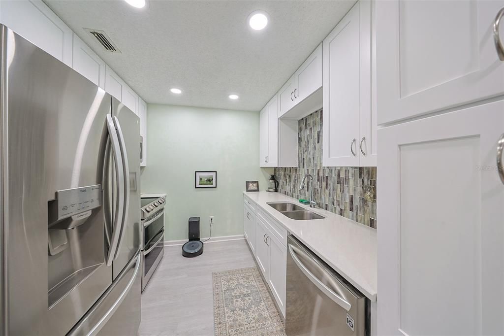 For Sale: $139,000 (1 beds, 1 baths, 960 Square Feet)