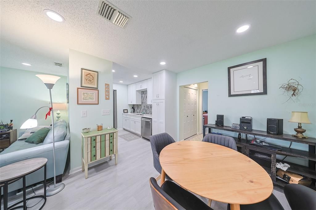 For Sale: $139,000 (1 beds, 1 baths, 960 Square Feet)