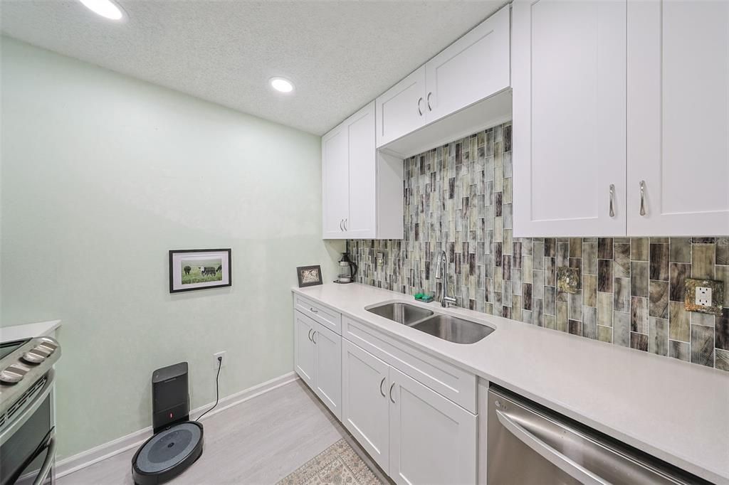 For Sale: $139,000 (1 beds, 1 baths, 960 Square Feet)