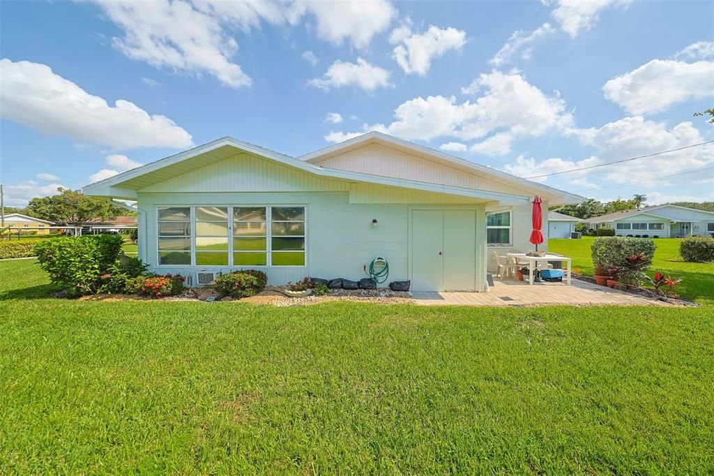 For Sale: $139,000 (1 beds, 1 baths, 960 Square Feet)