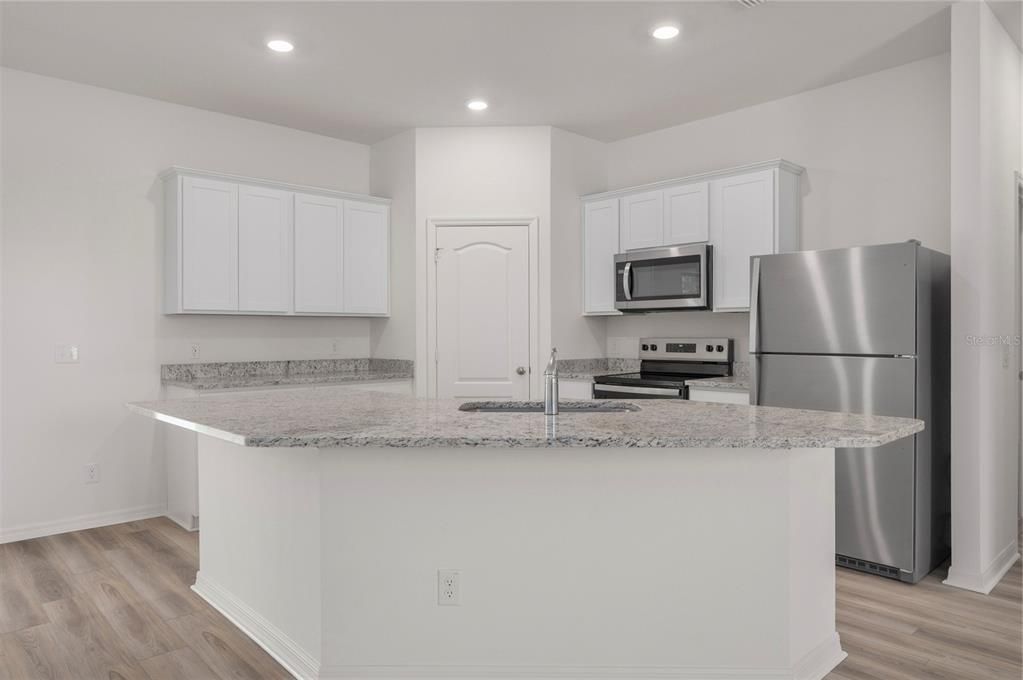 На продажу: $323,900 (3 спален, 2 ванн, 1463 Квадратных фут)