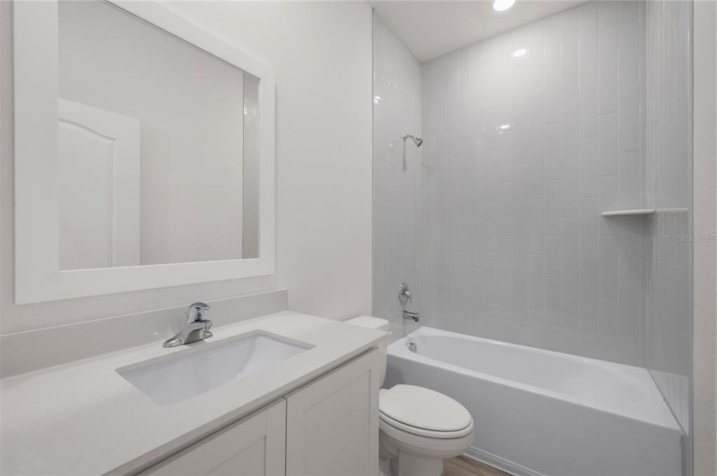 На продажу: $323,900 (3 спален, 2 ванн, 1463 Квадратных фут)