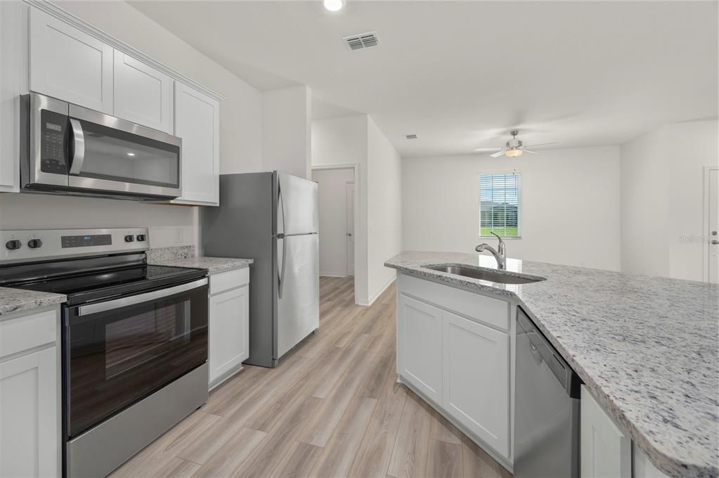 На продажу: $323,900 (3 спален, 2 ванн, 1463 Квадратных фут)