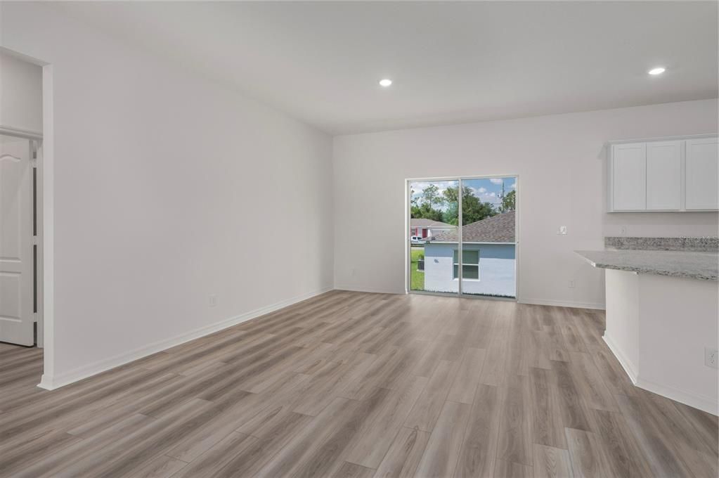 На продажу: $323,900 (3 спален, 2 ванн, 1463 Квадратных фут)