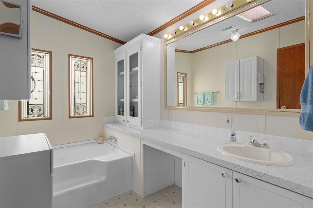 Active With Contract: $234,900 (3 beds, 2 baths, 1718 Square Feet)