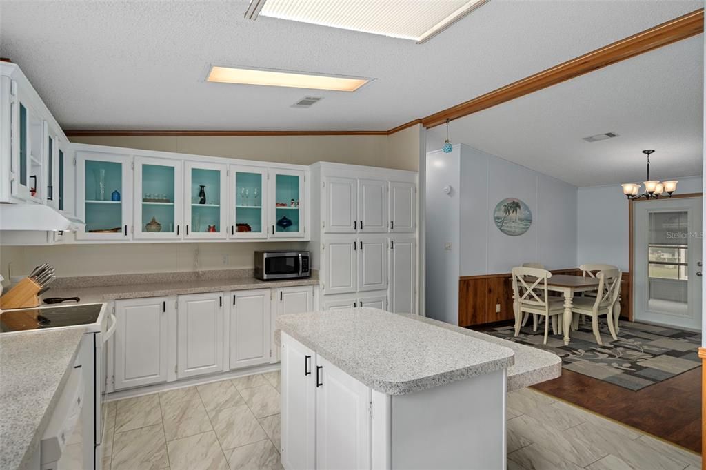 Active With Contract: $234,900 (3 beds, 2 baths, 1718 Square Feet)