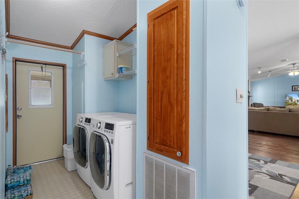 Active With Contract: $234,900 (3 beds, 2 baths, 1718 Square Feet)