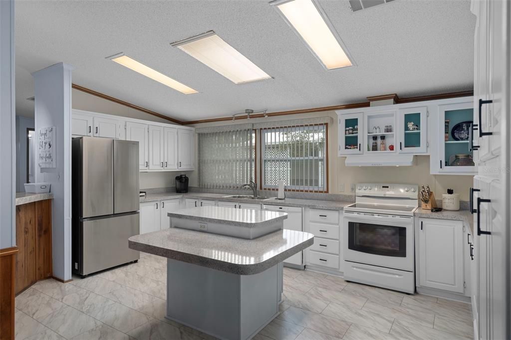 Active With Contract: $234,900 (3 beds, 2 baths, 1718 Square Feet)