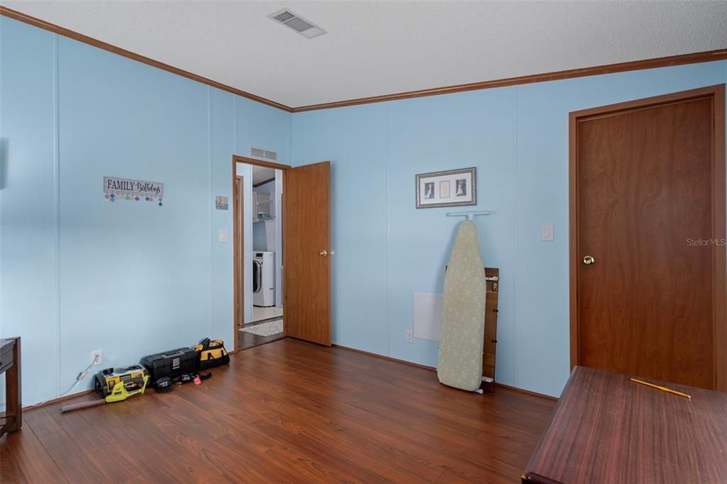 Active With Contract: $234,900 (3 beds, 2 baths, 1718 Square Feet)