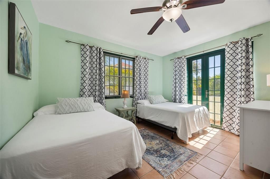 На продажу: $1,410,000 (3 спален, 2 ванн, 2163 Квадратных фут)