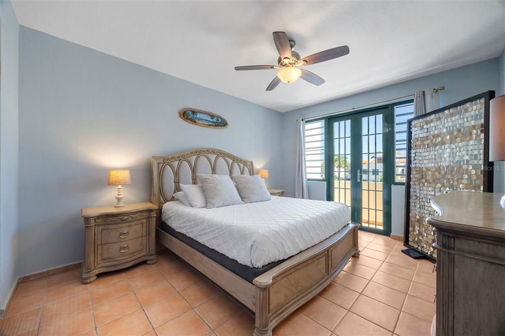 На продажу: $1,410,000 (3 спален, 2 ванн, 2163 Квадратных фут)