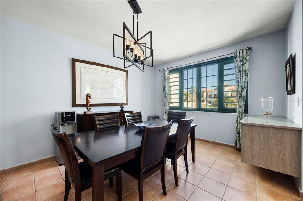 На продажу: $1,410,000 (3 спален, 2 ванн, 2163 Квадратных фут)