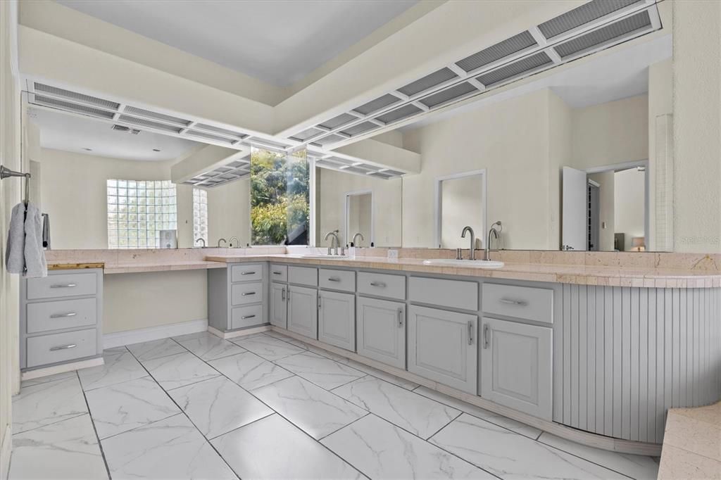 出租: $4,900 (5 贝兹, 4 浴室, 5014 平方英尺)