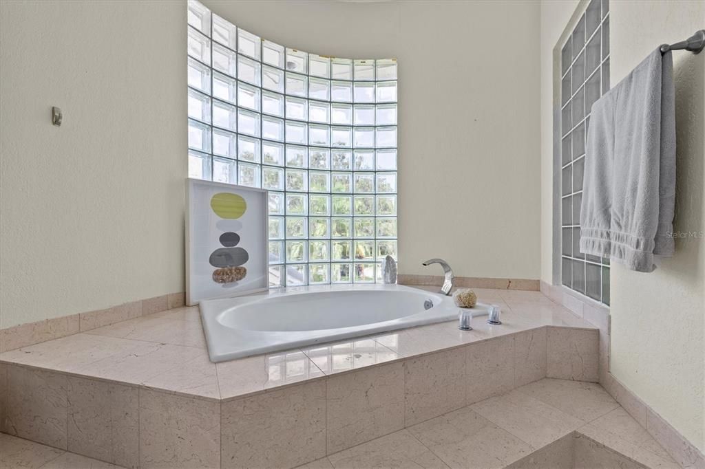 出租: $4,900 (5 贝兹, 4 浴室, 5014 平方英尺)