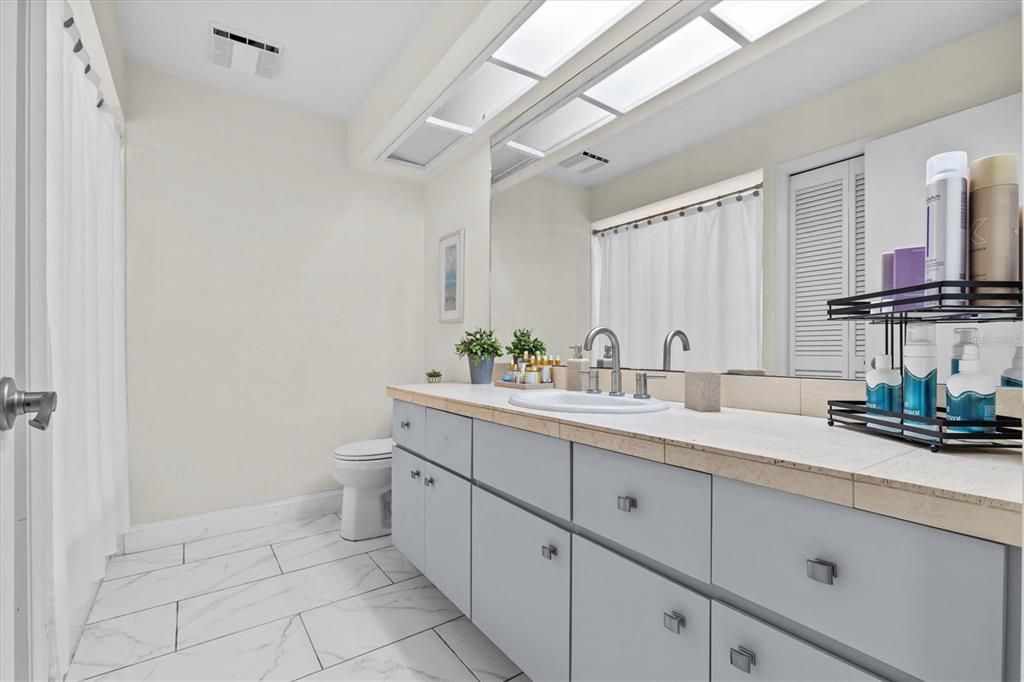 出租: $4,900 (5 贝兹, 4 浴室, 5014 平方英尺)