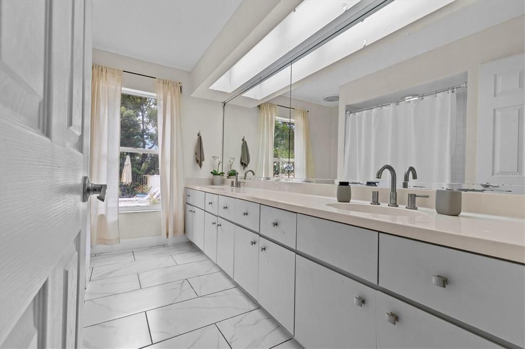 出租: $4,900 (5 贝兹, 4 浴室, 5014 平方英尺)