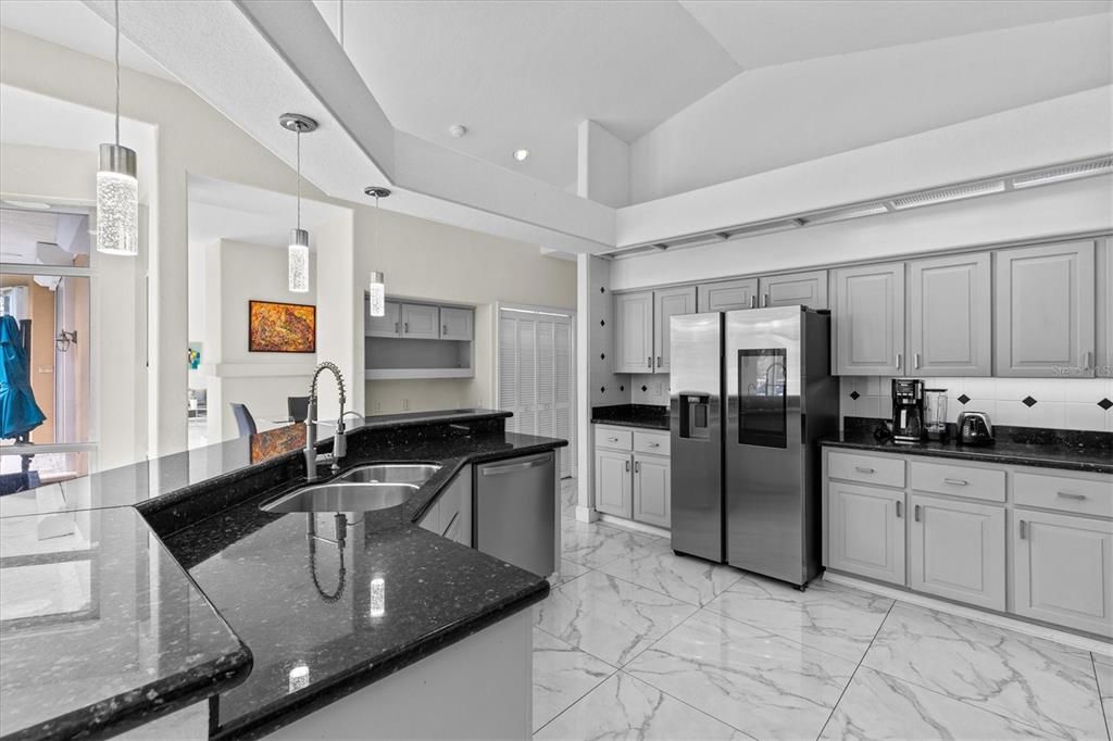 出租: $4,900 (5 贝兹, 4 浴室, 5014 平方英尺)