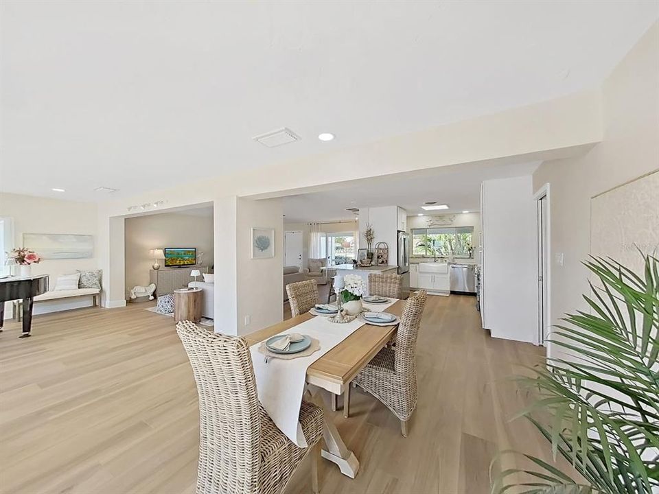 For Sale: $1,675,000 (3 beds, 2 baths, 2009 Square Feet)