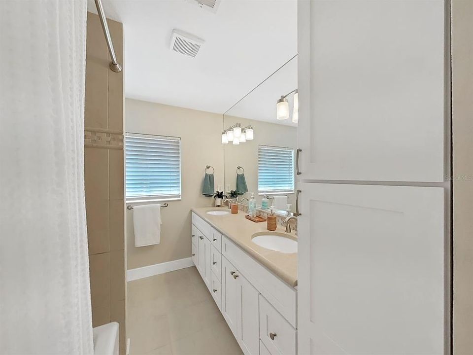 For Sale: $1,675,000 (3 beds, 2 baths, 2009 Square Feet)