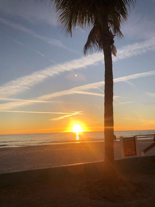 For Sale: $1,675,000 (3 beds, 2 baths, 2009 Square Feet)