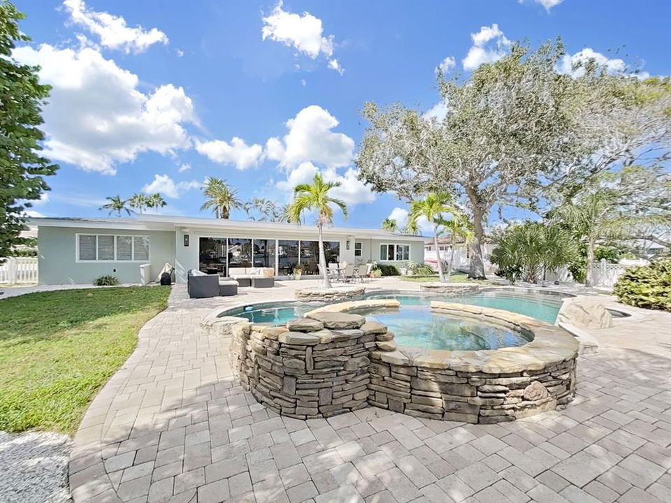 For Sale: $1,675,000 (3 beds, 2 baths, 2009 Square Feet)