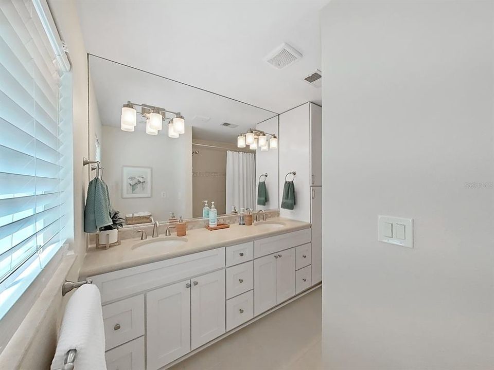 For Sale: $1,675,000 (3 beds, 2 baths, 2009 Square Feet)