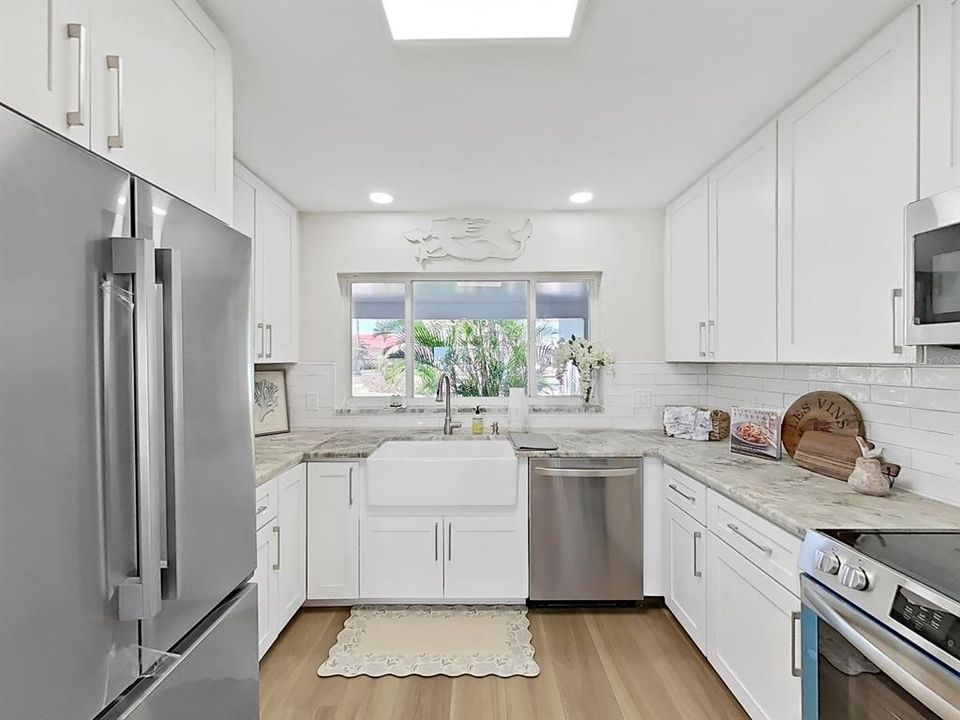 For Sale: $1,675,000 (3 beds, 2 baths, 2009 Square Feet)