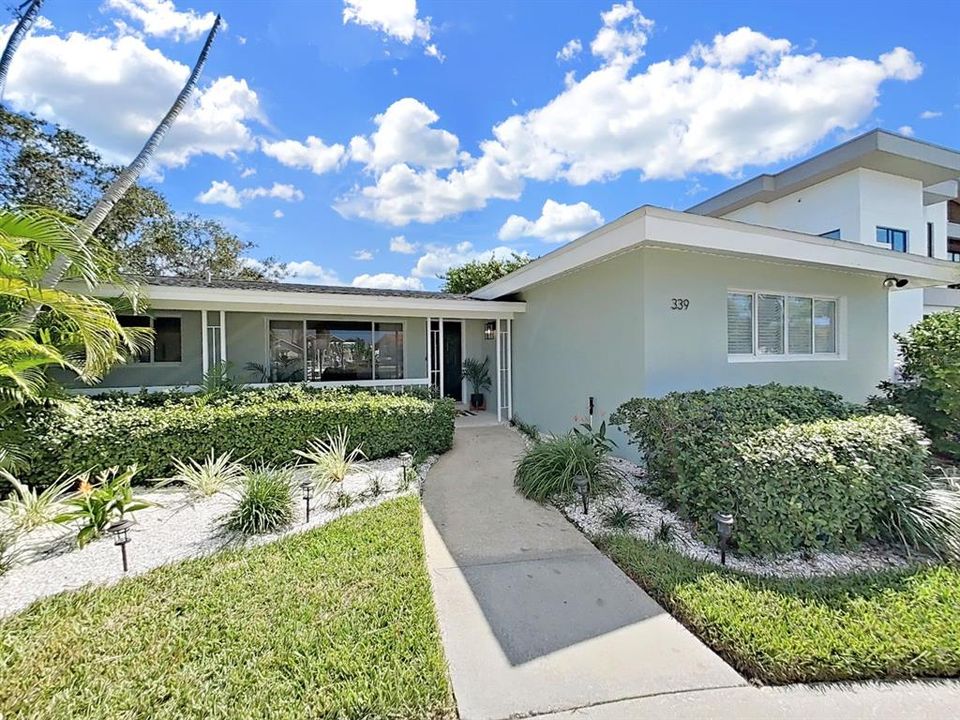 For Sale: $1,675,000 (3 beds, 2 baths, 2009 Square Feet)