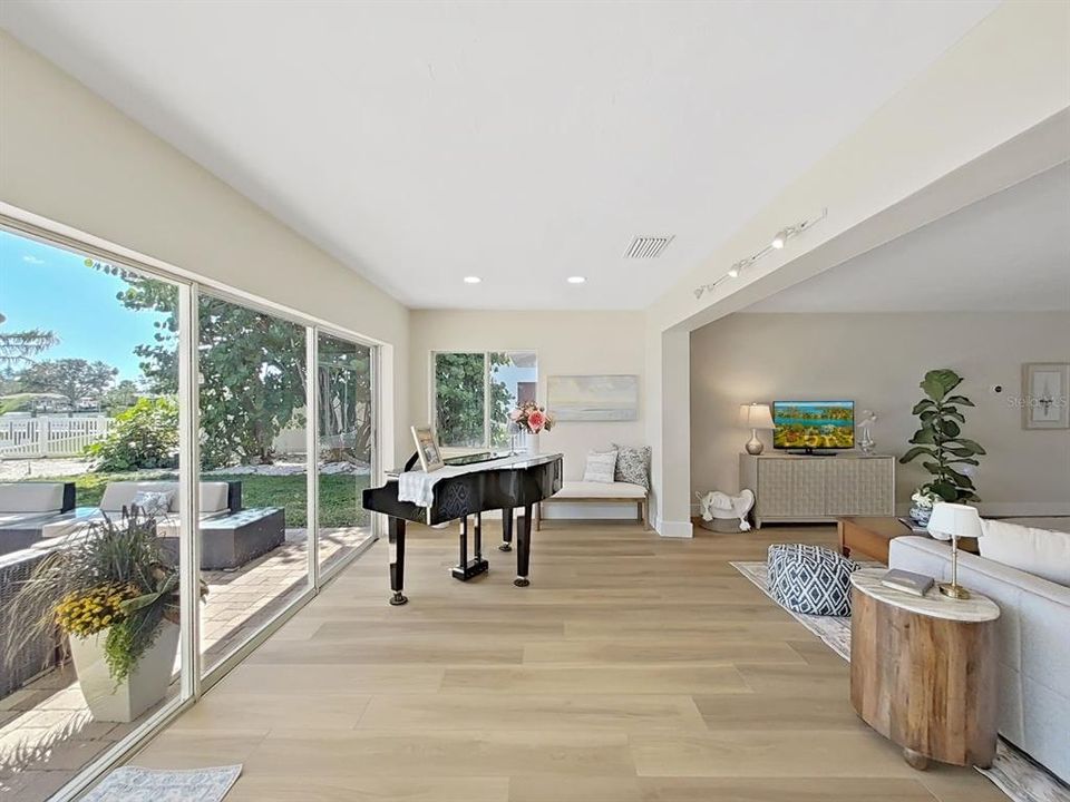 For Sale: $1,675,000 (3 beds, 2 baths, 2009 Square Feet)