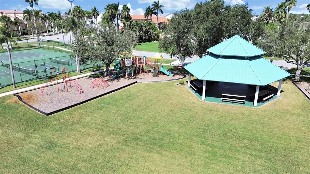 For Sale: $1,675,000 (3 beds, 2 baths, 2009 Square Feet)