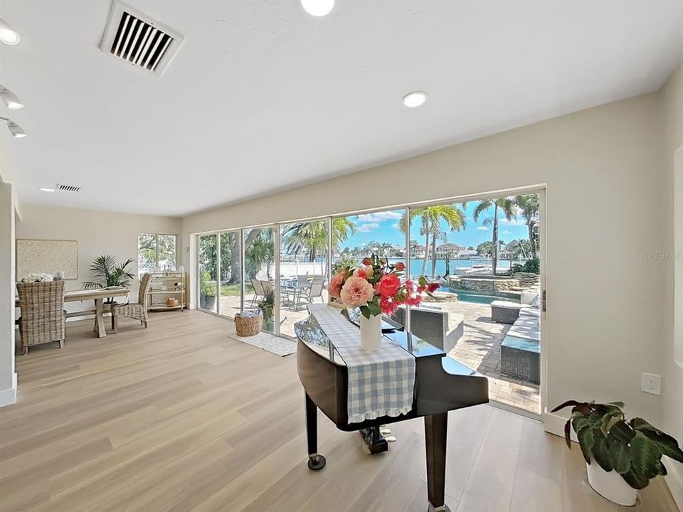 For Sale: $1,675,000 (3 beds, 2 baths, 2009 Square Feet)