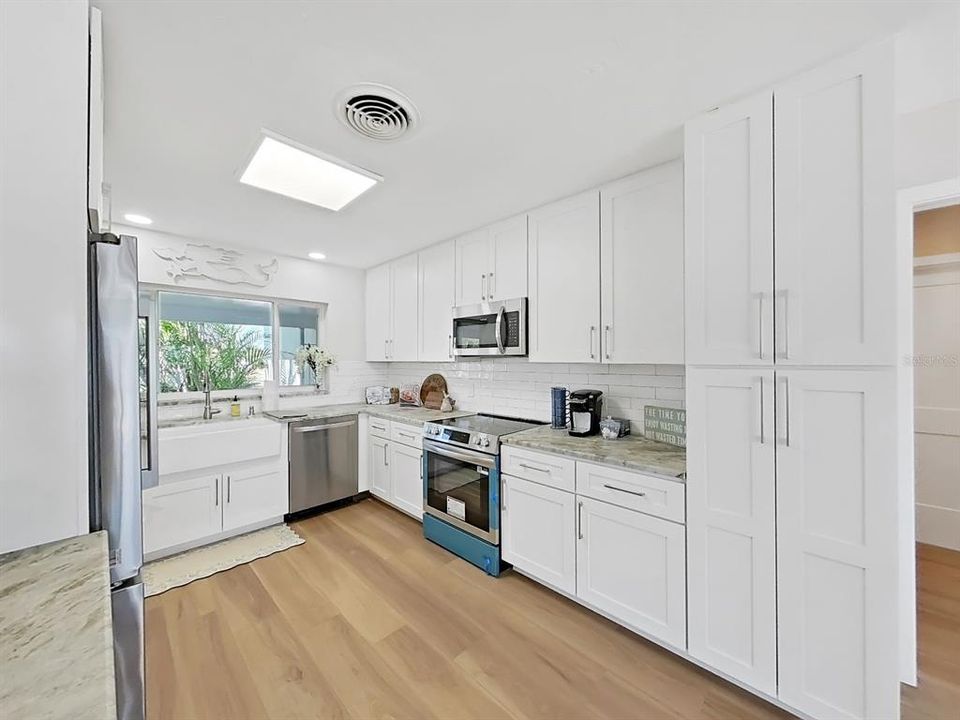 For Sale: $1,675,000 (3 beds, 2 baths, 2009 Square Feet)