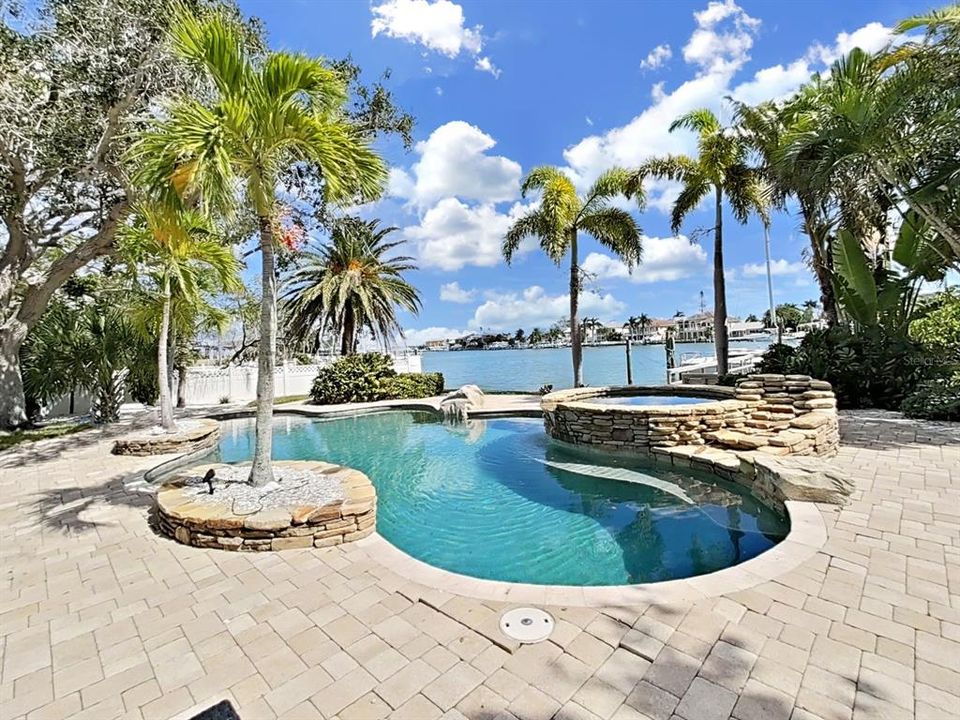 For Sale: $1,675,000 (3 beds, 2 baths, 2009 Square Feet)