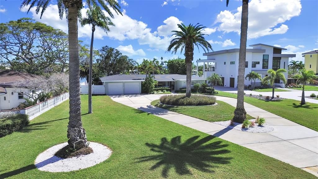 For Sale: $1,675,000 (3 beds, 2 baths, 2009 Square Feet)