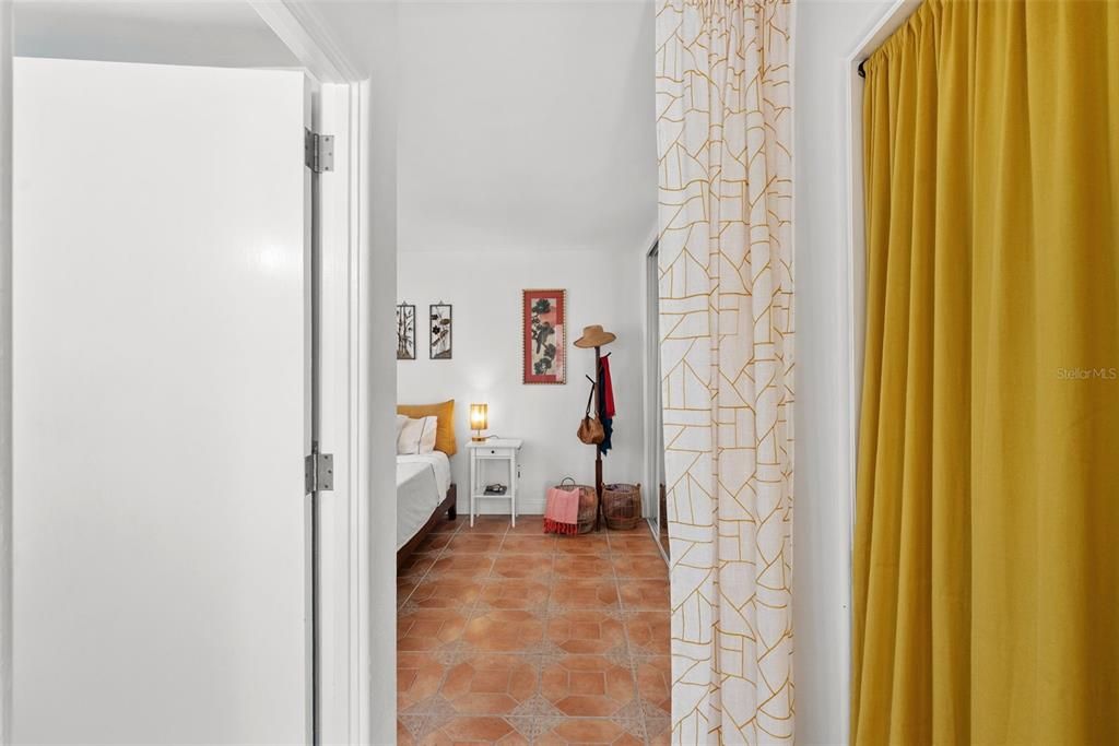 For Sale: $152,500 (1 beds, 1 baths, 595 Square Feet)