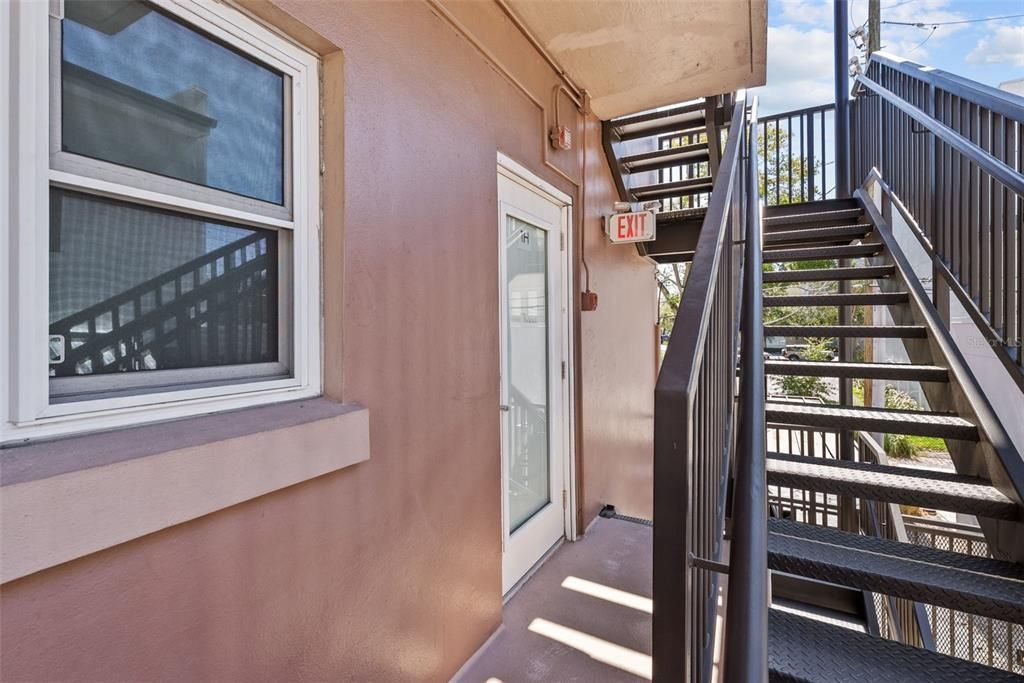 For Sale: $152,500 (1 beds, 1 baths, 595 Square Feet)