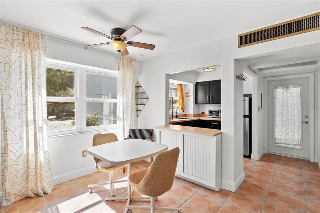 For Sale: $152,500 (1 beds, 1 baths, 595 Square Feet)