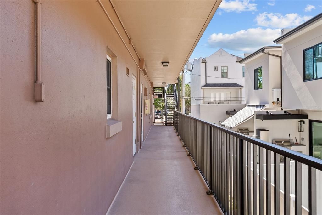 For Sale: $152,500 (1 beds, 1 baths, 595 Square Feet)