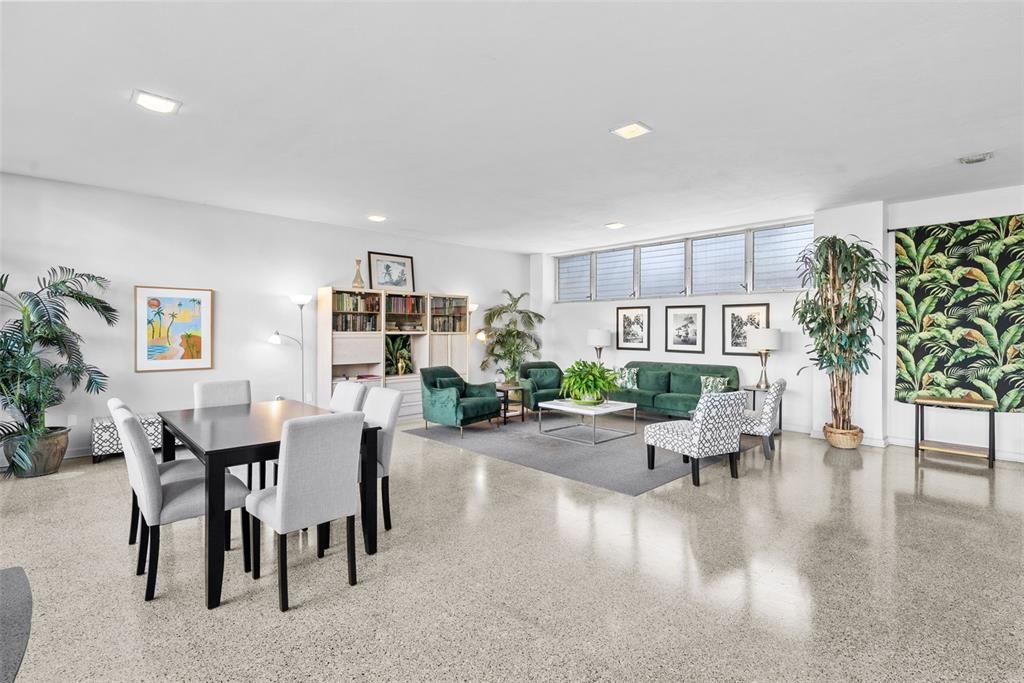 For Sale: $152,500 (1 beds, 1 baths, 595 Square Feet)