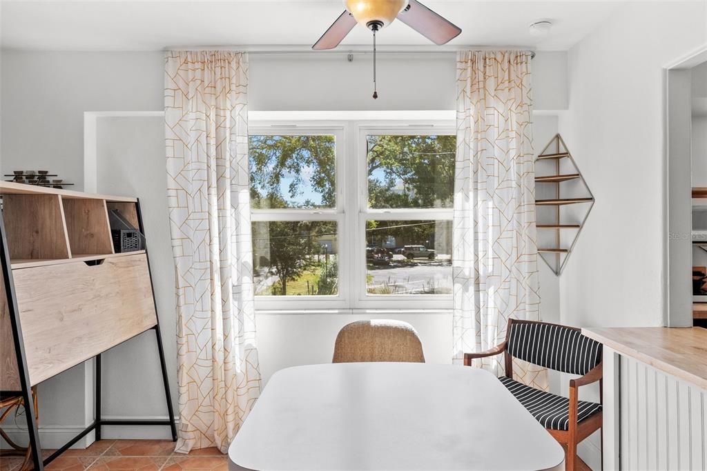 For Sale: $152,500 (1 beds, 1 baths, 595 Square Feet)