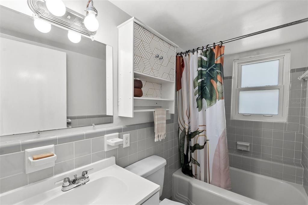 For Sale: $152,500 (1 beds, 1 baths, 595 Square Feet)