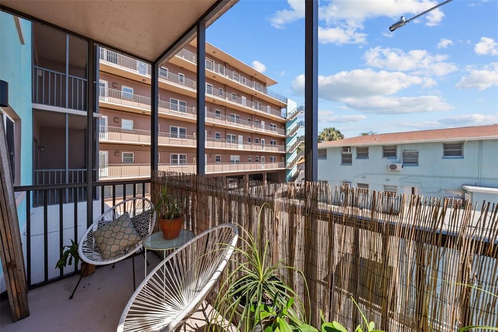 For Sale: $152,500 (1 beds, 1 baths, 595 Square Feet)